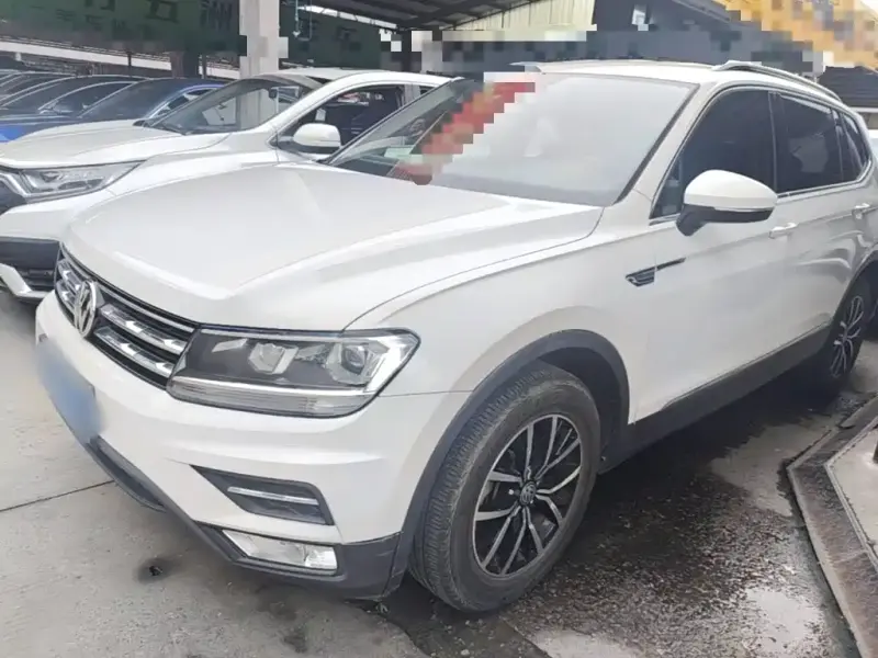Volkswagen Tiguan L, 2018 — фото 1