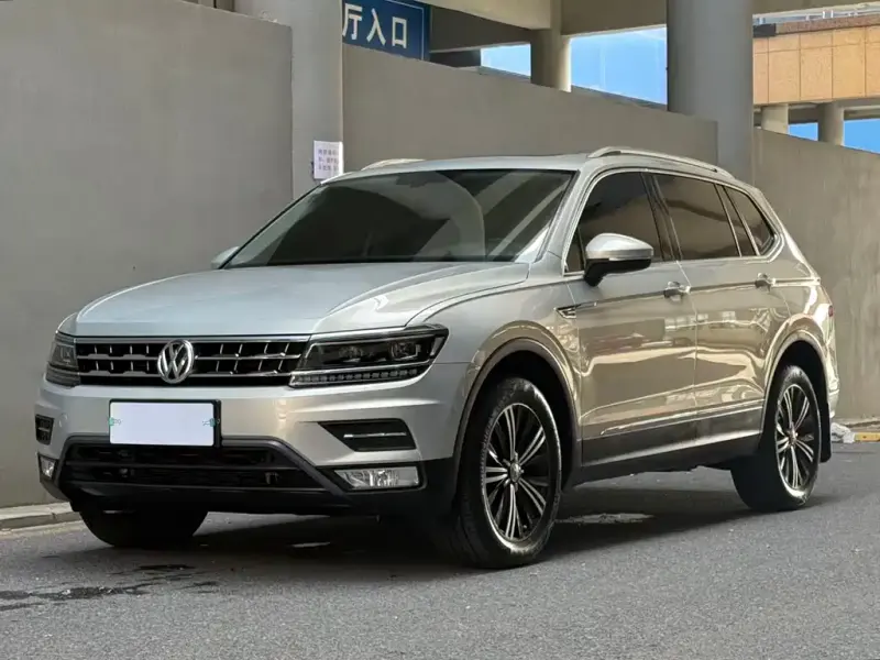 Volkswagen Tiguan L, 2018 — фото 1