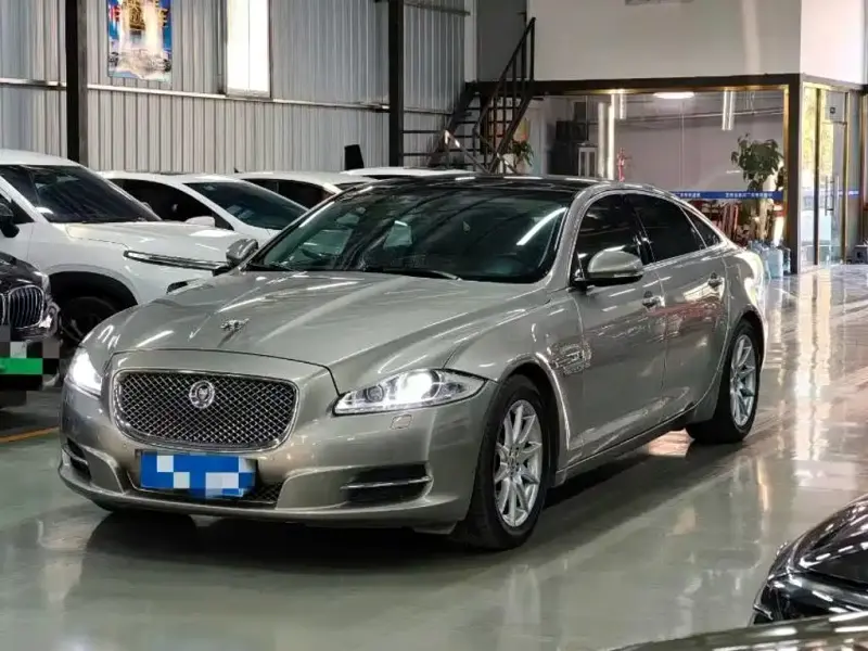 Jaguar XJ, 2012