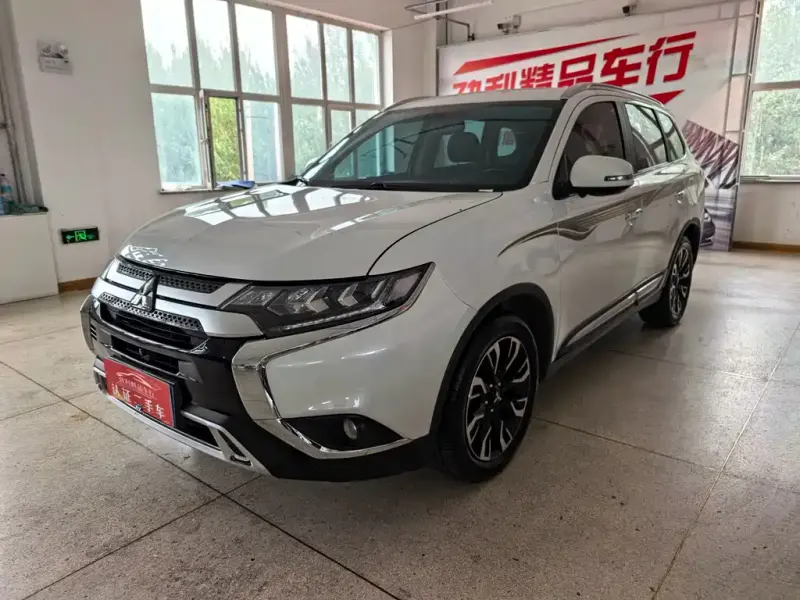 Mitsubishi Outlander, 2021 — фото 1