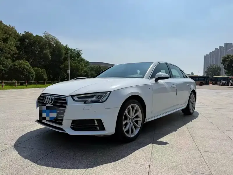 Audi A4L, 2018 — фото 1