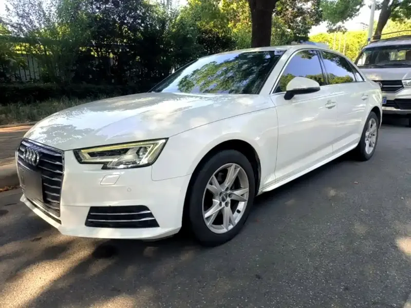 Audi A4L, 2018 — фото 1