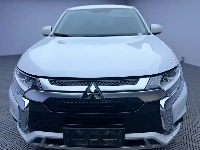 Mitsubishi Outlander, 2022 — фото 1