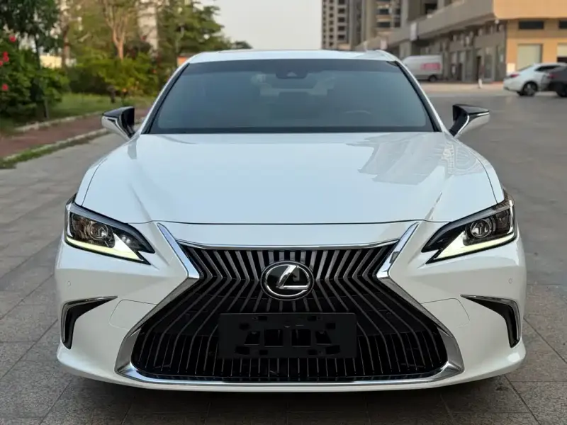 Lexus ES, 2019