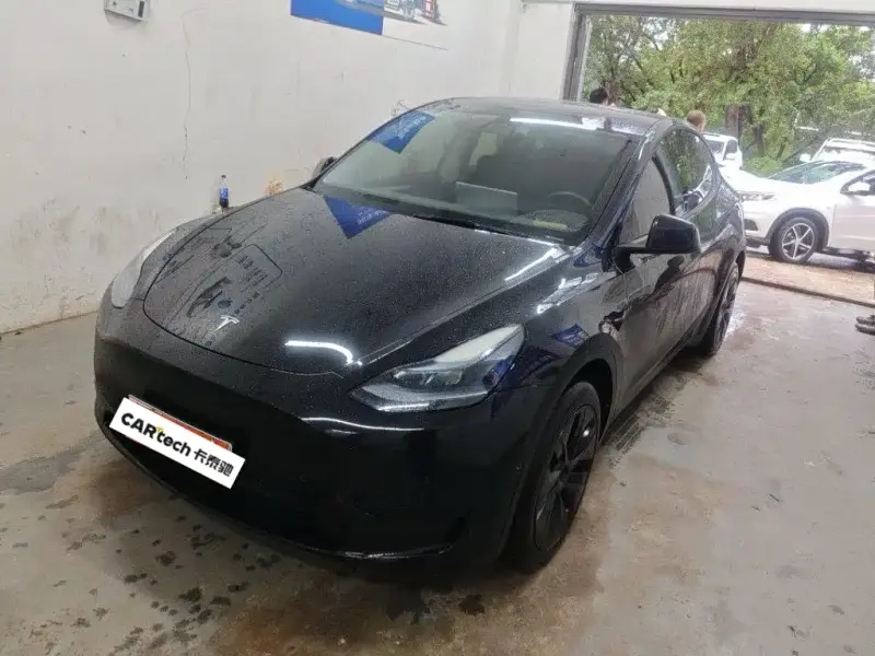 Tesla Model Y, 2024