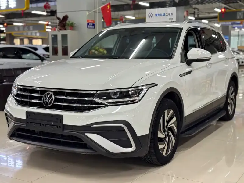Volkswagen Tiguan L, 2023 — фото 1