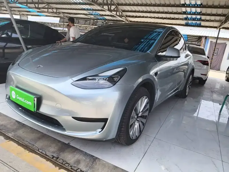 Tesla Model Y, 2024