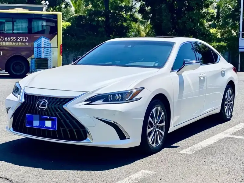 Lexus ES, 2023