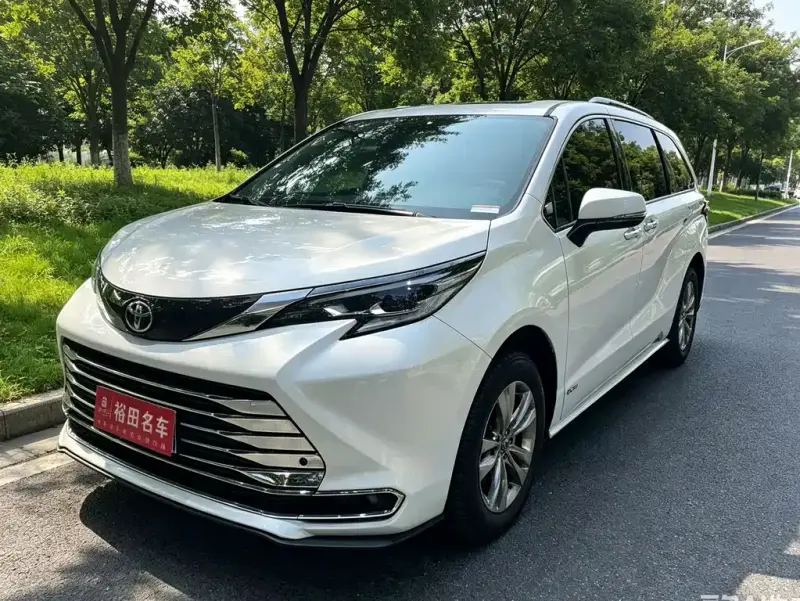 Toyota Sienna, 2025