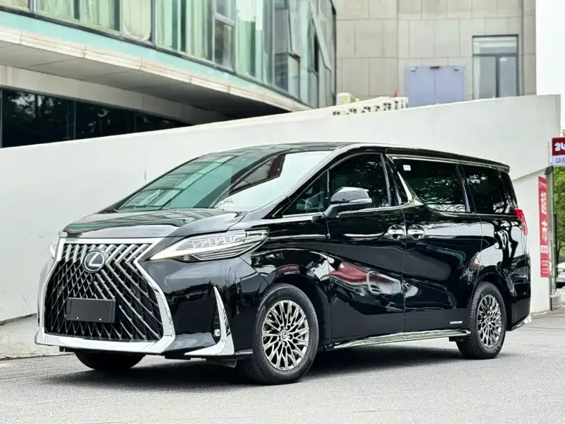 Lexus LM, 2022