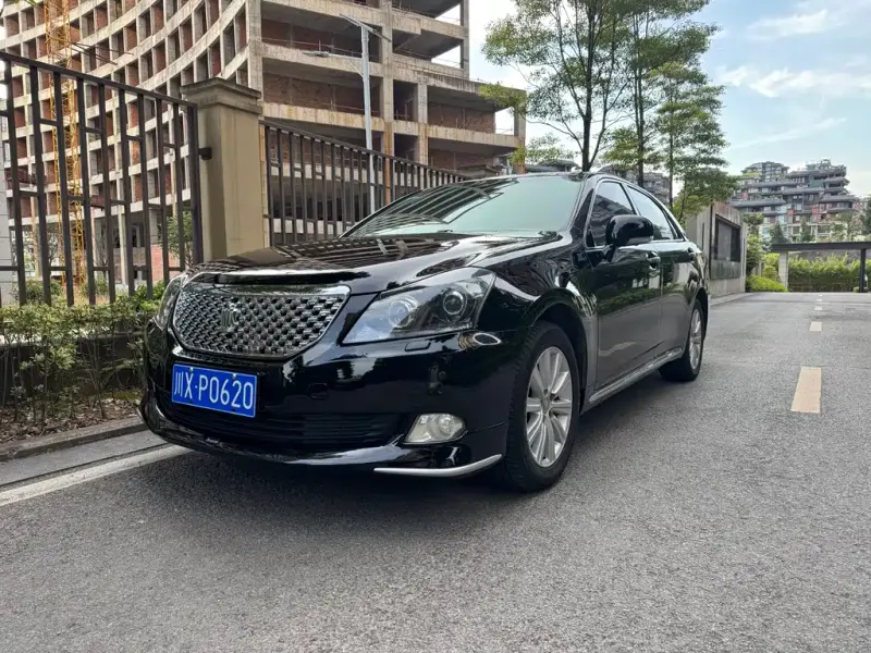 Toyota Crown, 2010