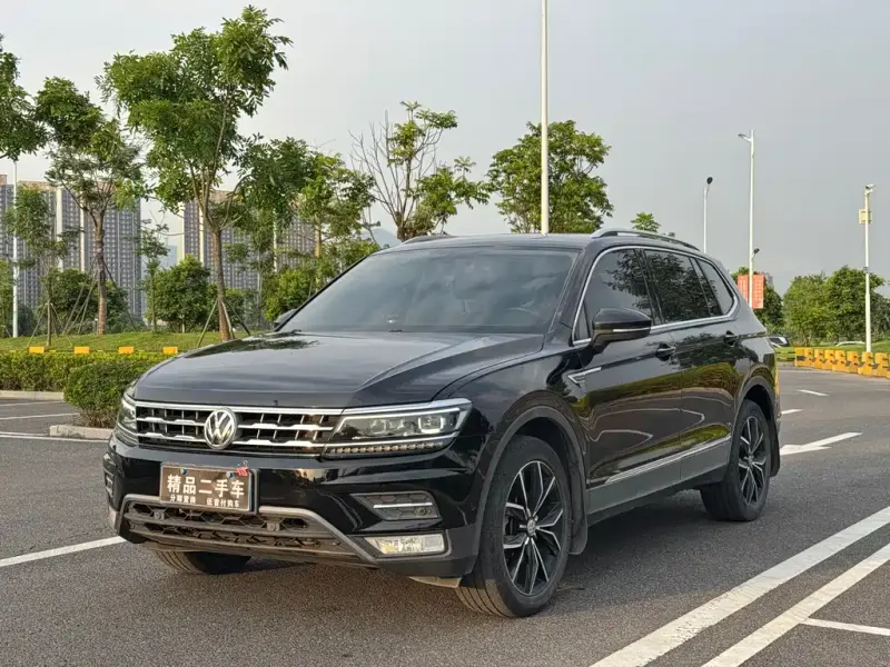 Volkswagen Tiguan L, 2018 — фото 1