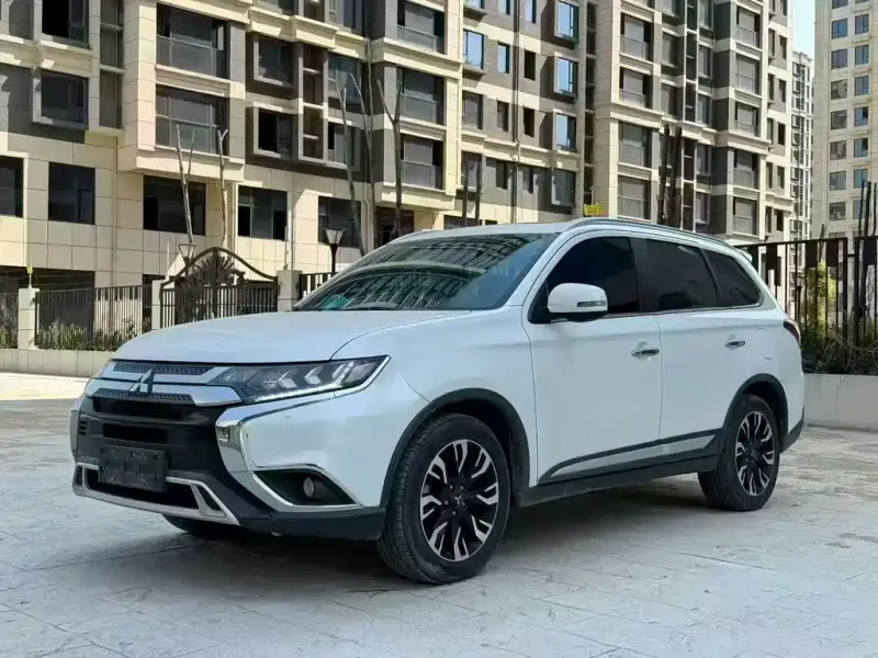 Mitsubishi Outlander, 2021 — фото 1
