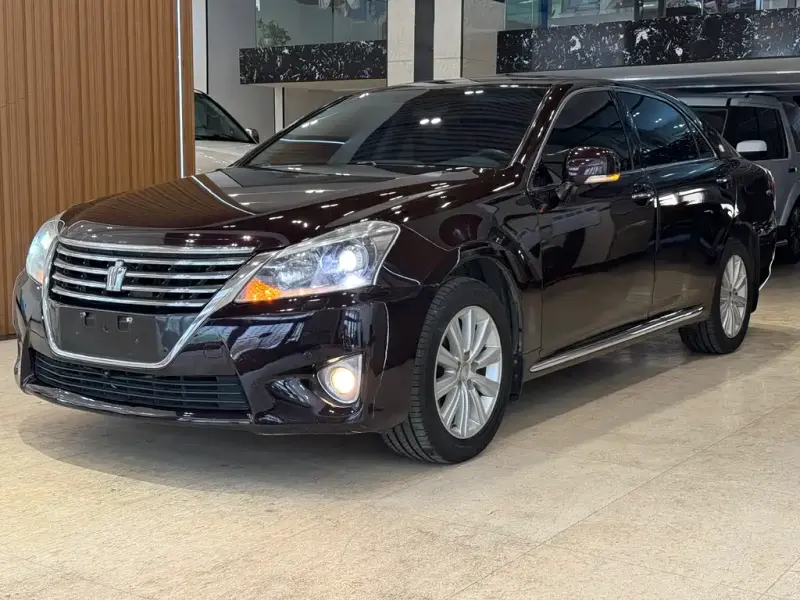 Toyota Crown, 2014