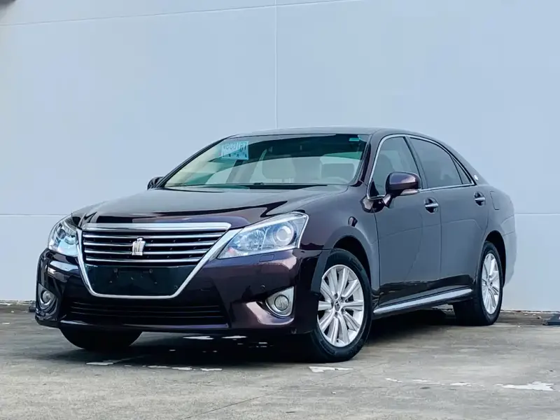 Toyota Crown, 2014