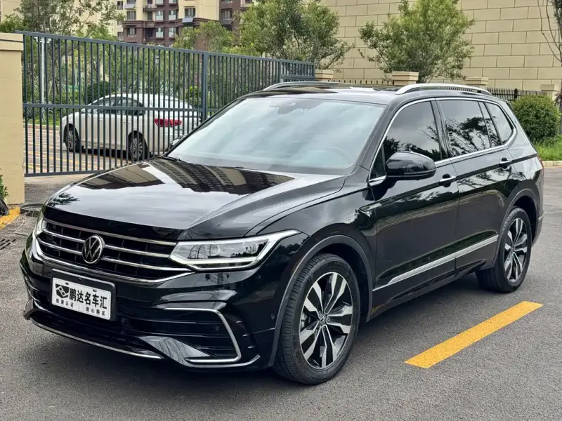 Volkswagen Tiguan L, 2023 — фото 1