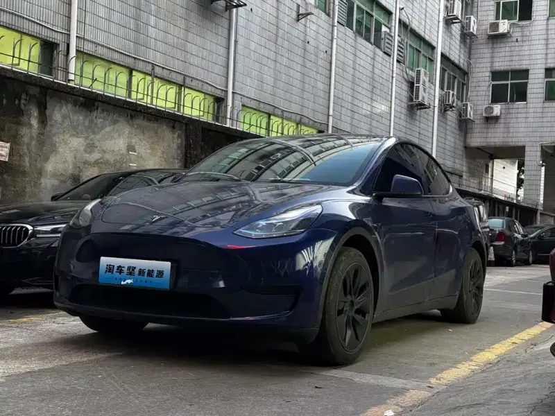 Tesla Model Y, 2023