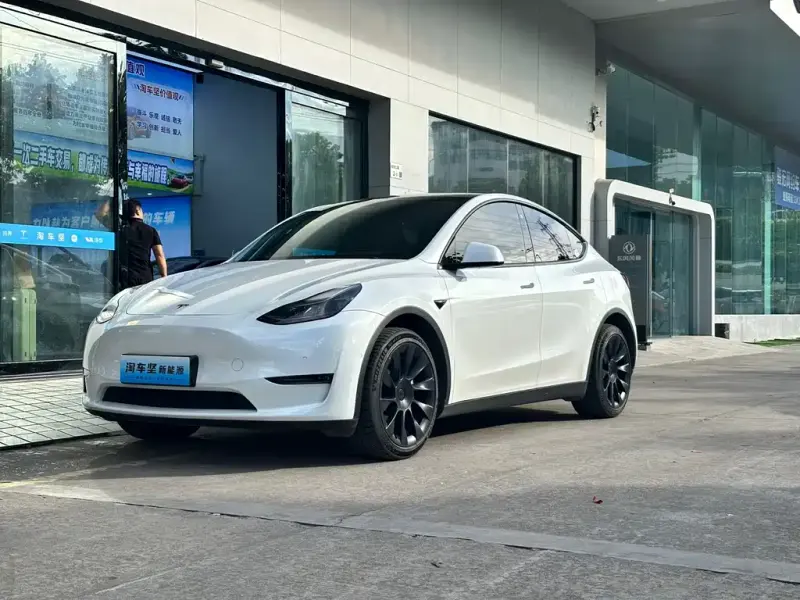 Tesla Model Y, 2023