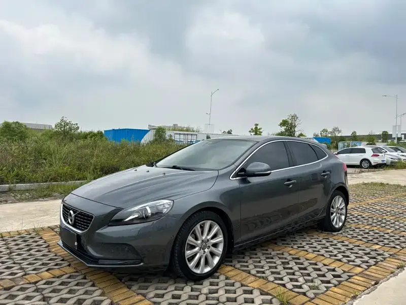 Volvo V40, 2016