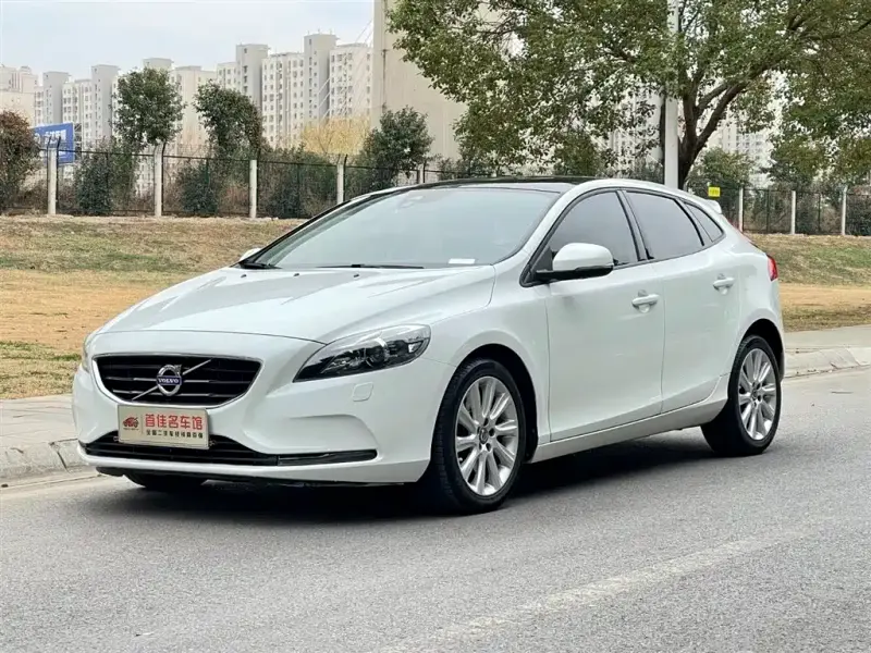 Volvo V40, 2015