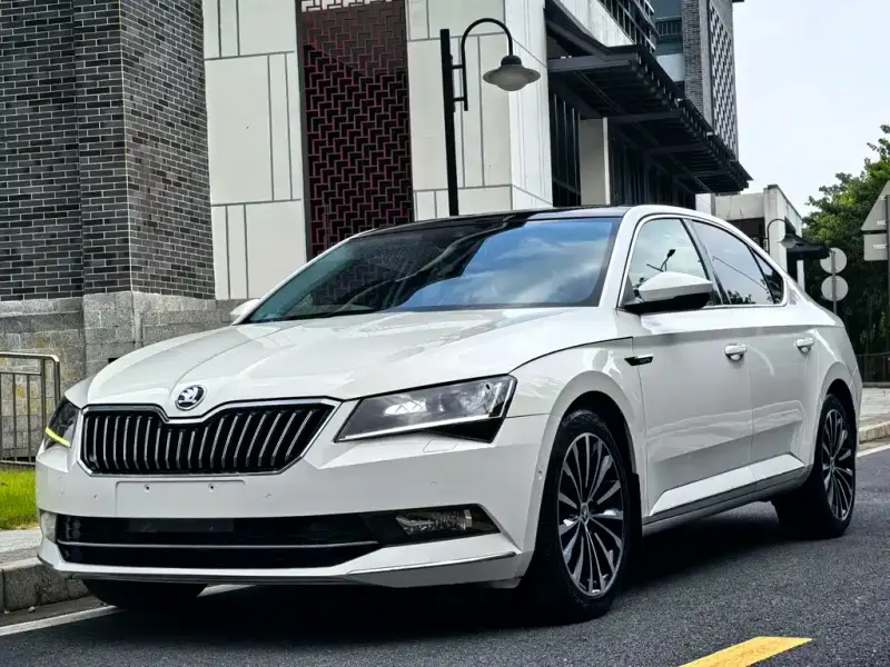 Skoda Superb, 2018 — фото 1