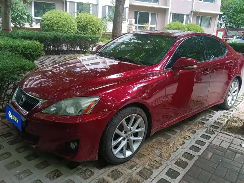 Lexus IS, 2013
