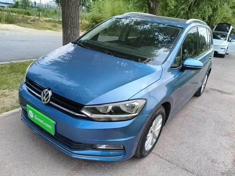 Volkswagen Touran, 2018 — фото 1