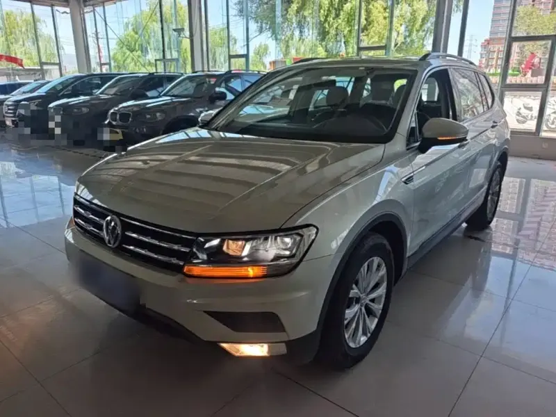 Volkswagen Tiguan L, 2017 — фото 1