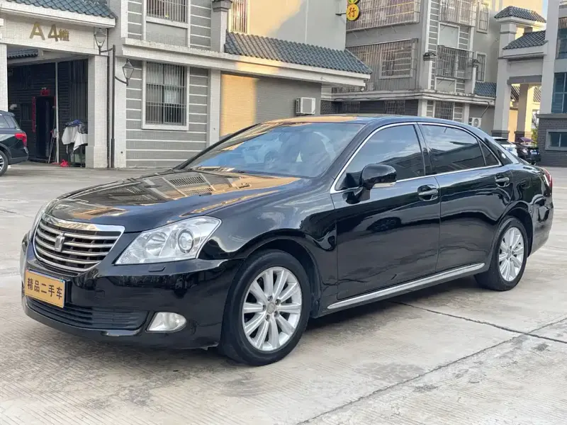 Toyota Crown, 2011