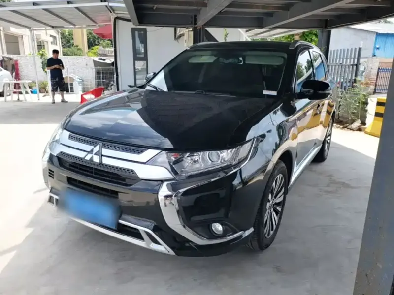 Mitsubishi Outlander, 2021 — фото 1