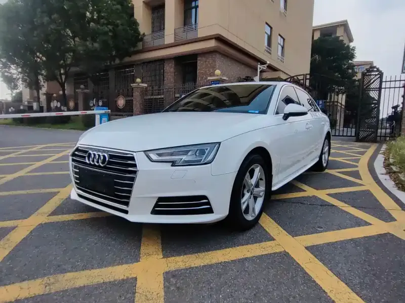Audi A4L, 2017 — фото 1