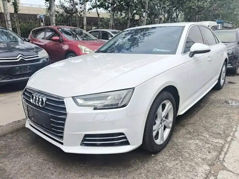 Audi A4L, 2018 — фото 1