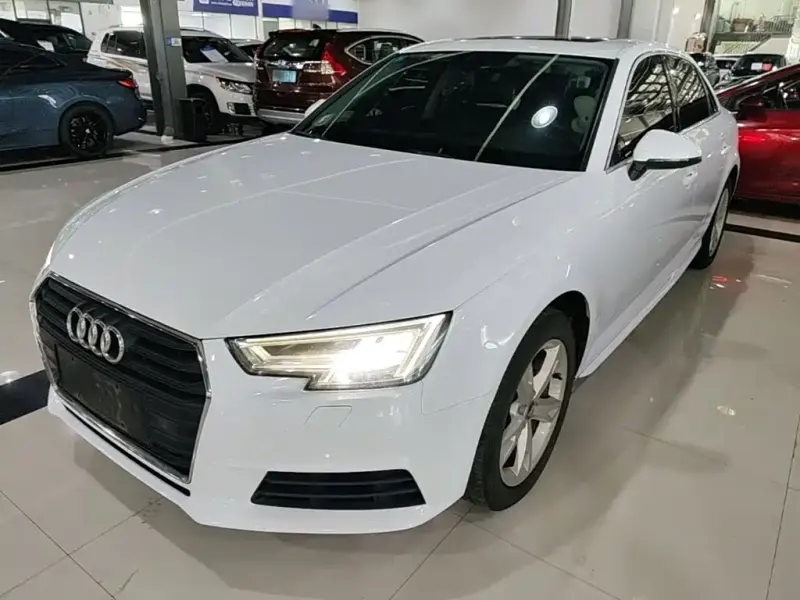 Audi A4L, 2017 — фото 1