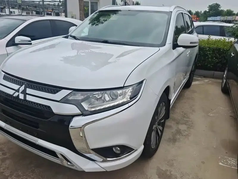 Mitsubishi Outlander, 2021 — фото 1