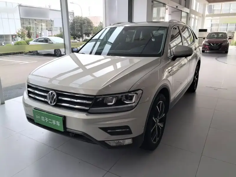 Volkswagen Tiguan L, 2020 — фото 1