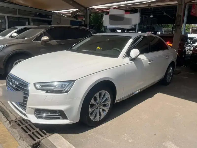 Audi A4L, 2018 — фото 1