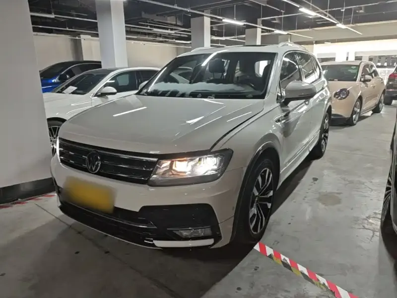 Volkswagen Tiguan L, 2021 — фото 1