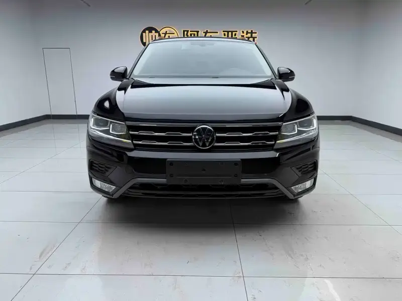 Volkswagen Tiguan L, 2021 — фото 1