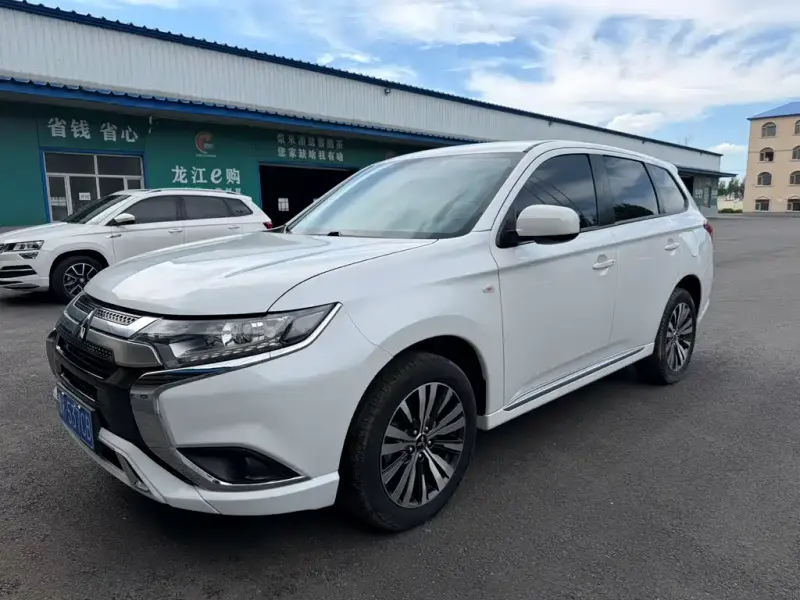 Mitsubishi Outlander, 2021 — фото 1
