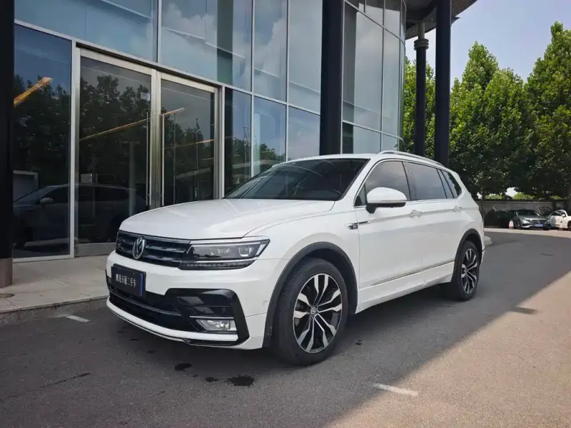 Volkswagen Tiguan L, 2020 — фото 1