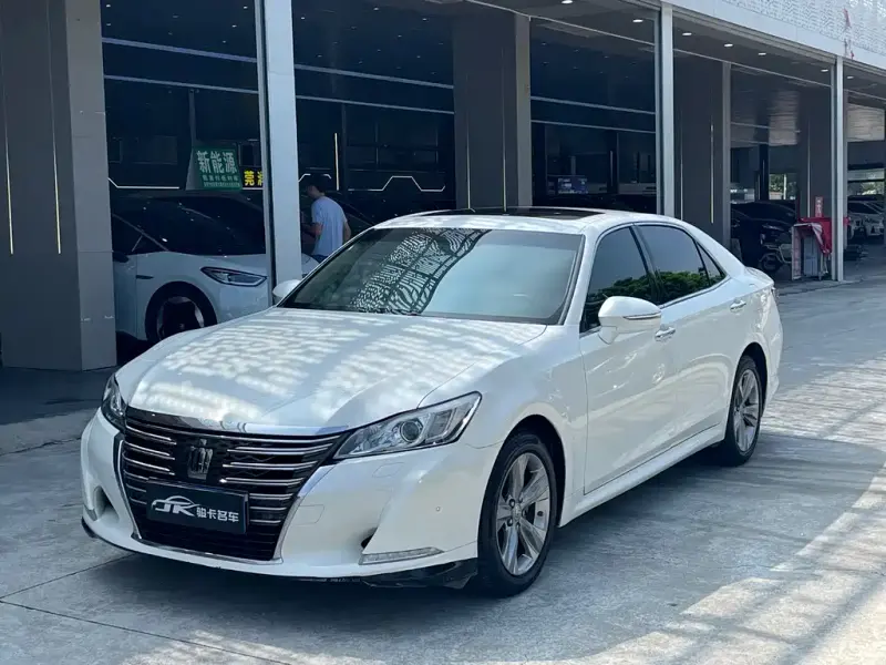 Toyota Crown, 2016