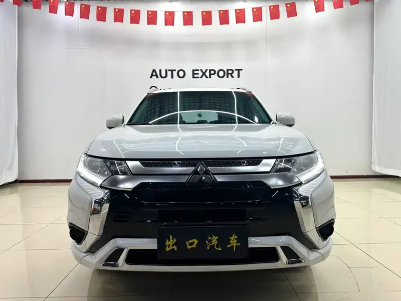 Mitsubishi Outlander, 2022 — фото 1