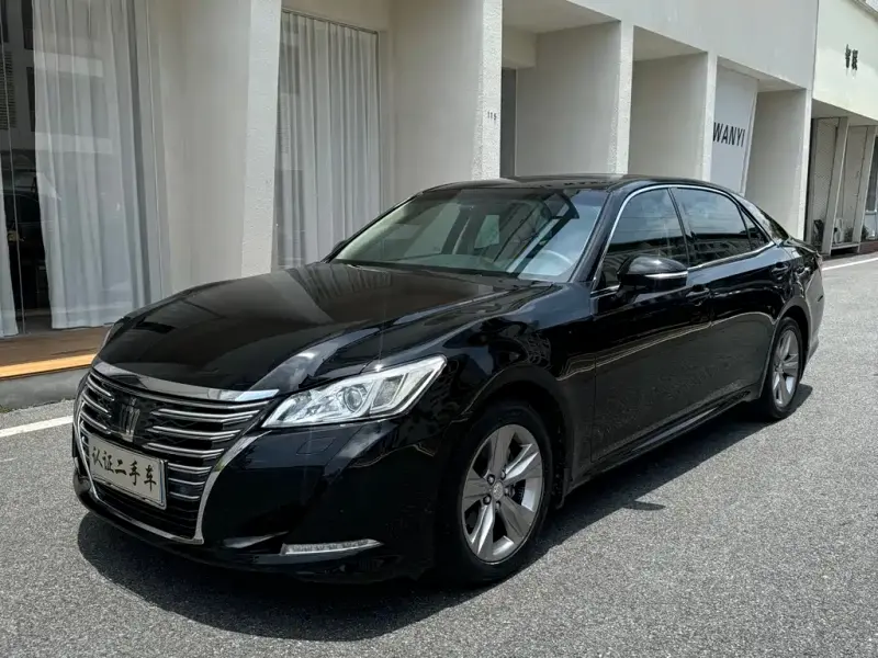 Toyota Crown, 2016
