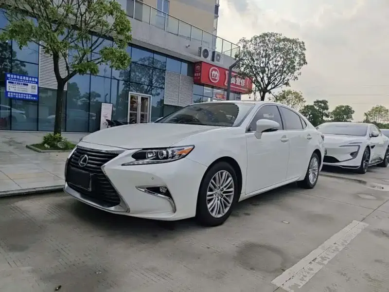 Lexus ES, 2017