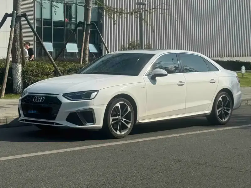 Audi A4L, 2020 — фото 1