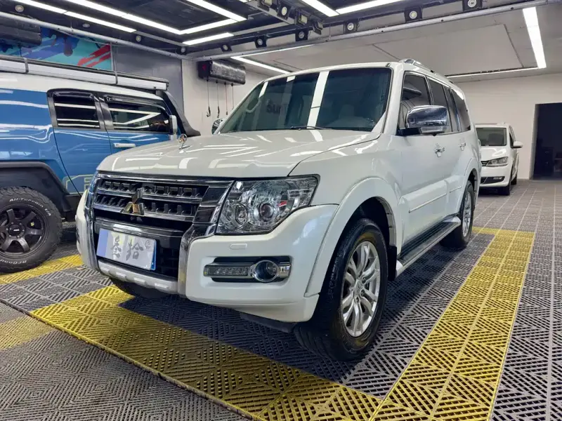 Mitsubishi Pajero (Import), 2019