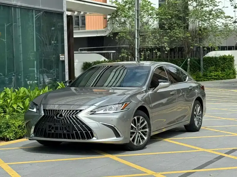 Lexus ES, 2023