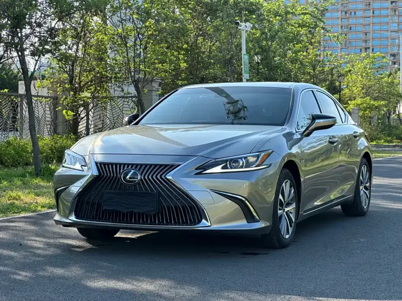 Lexus ES, 2020