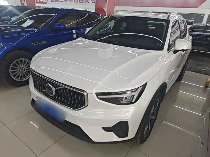 Volvo XC40, 2025