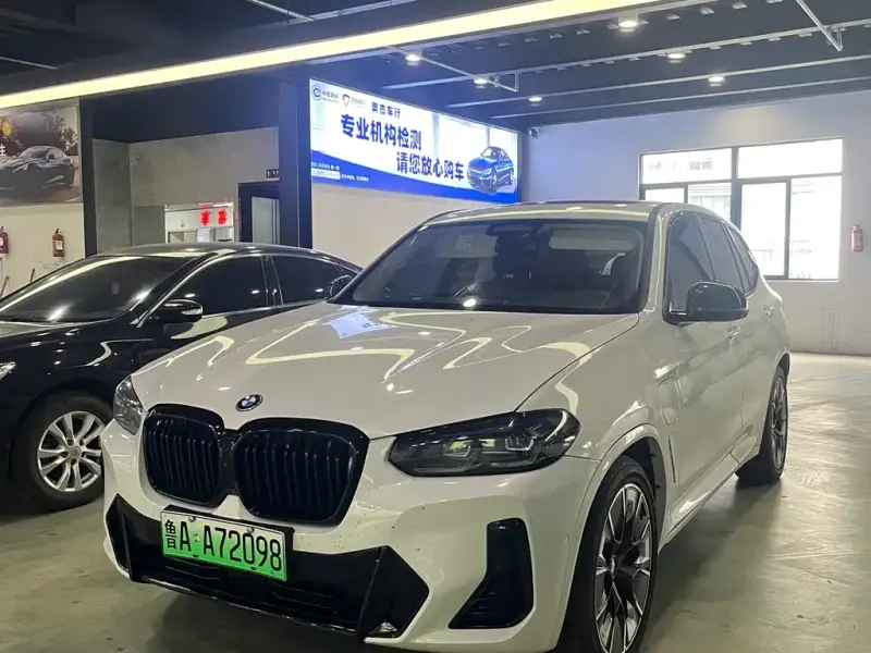 BMW iX3, 2025